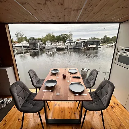 Botel Ruheoase Am Wasser, Sauna-hausboot In Naturidylle