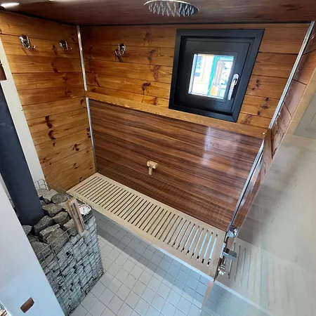 Ruheoase Am Wasser, Sauna-hausboot In Naturidylle