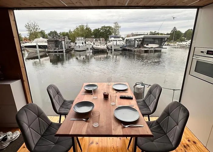 Úszó hotel Ruheoase Am Wasser, Sauna-hausboot In Naturidylle