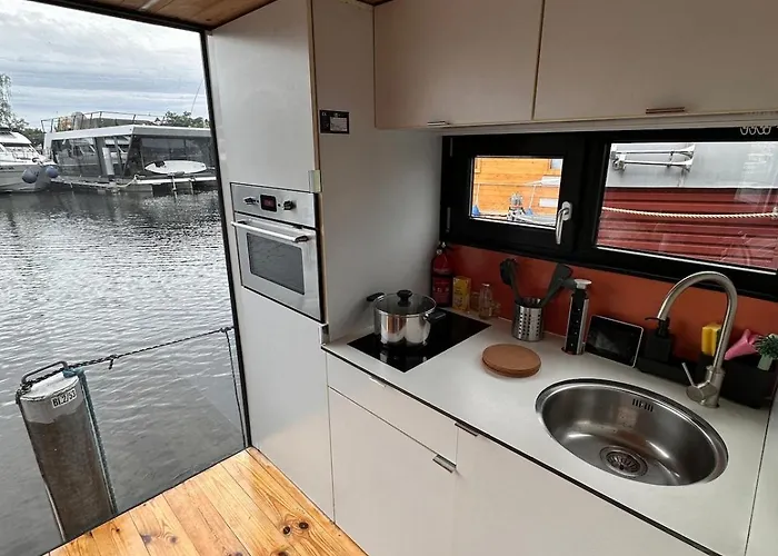 Ruheoase Am Wasser, Sauna-hausboot In Naturidylle Botel Berlin
