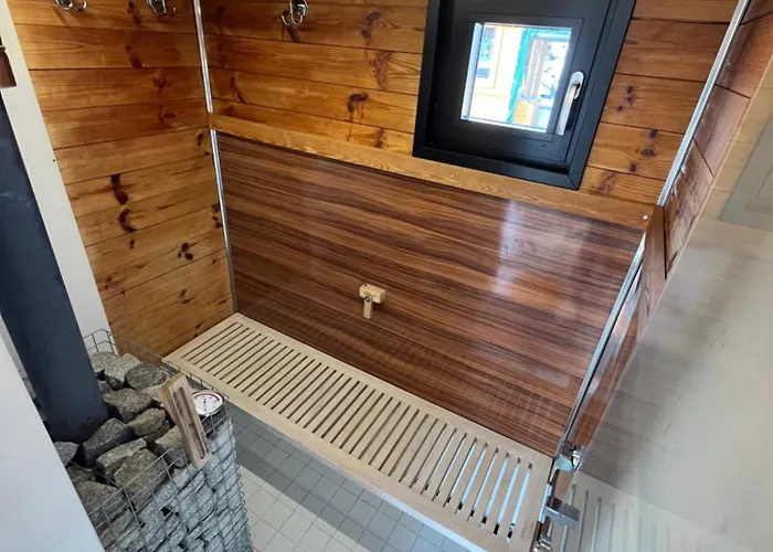 Ruheoase Am Wasser, Sauna-hausboot In Naturidylle